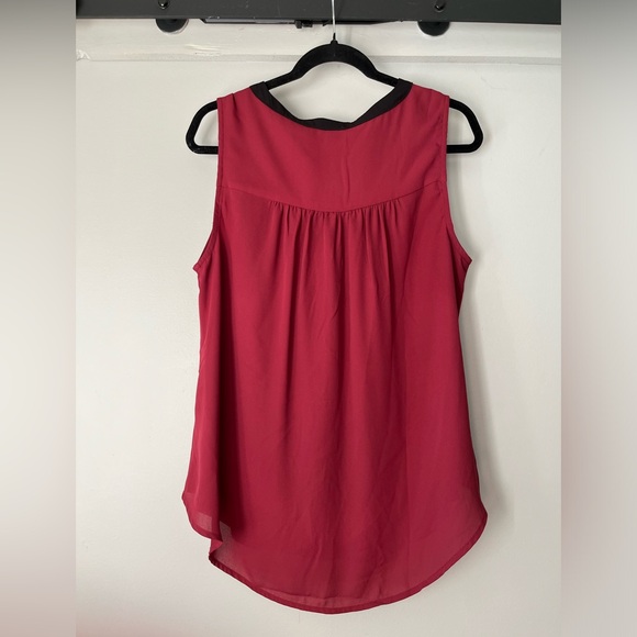 Burgendy with black accent sleeveless blouse - Picture 2 of 7